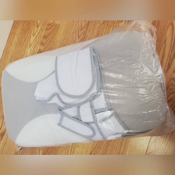 Babocush newborn pillow - lightly used - Picture 2 of 6